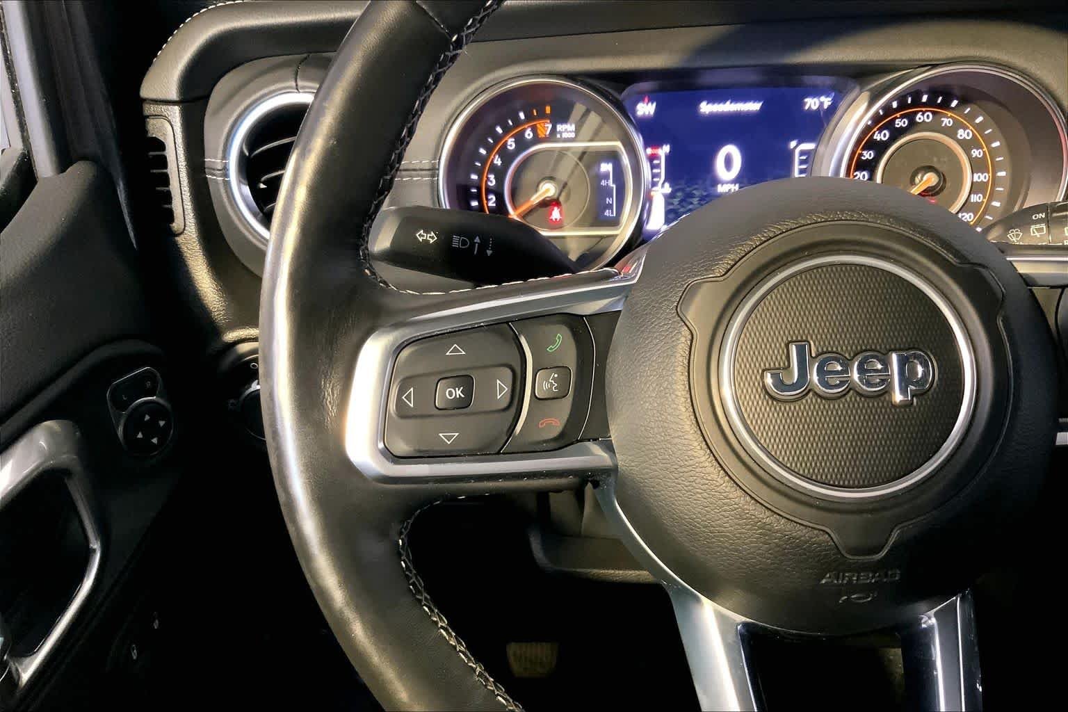 Used 2022 Granite Crystal Metallic Clearcoat Jeep Unlimited Sahara image 24