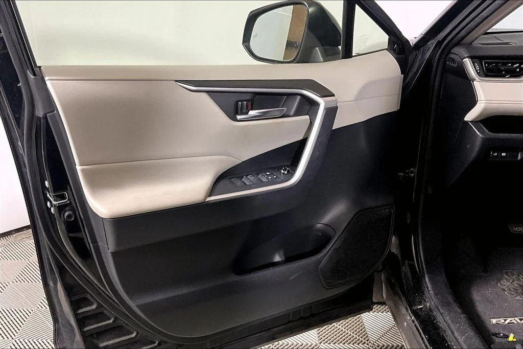 Certified Used 2019 Midnight Black Metallic Toyota XLE image 18