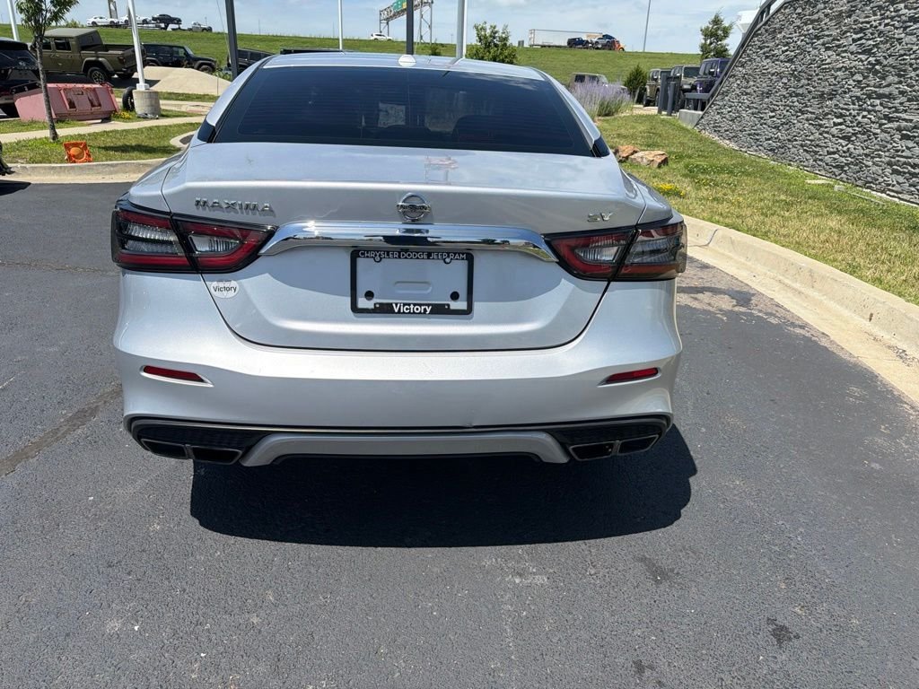 Used 2019 Silver Nissan 3.5 SV image 6