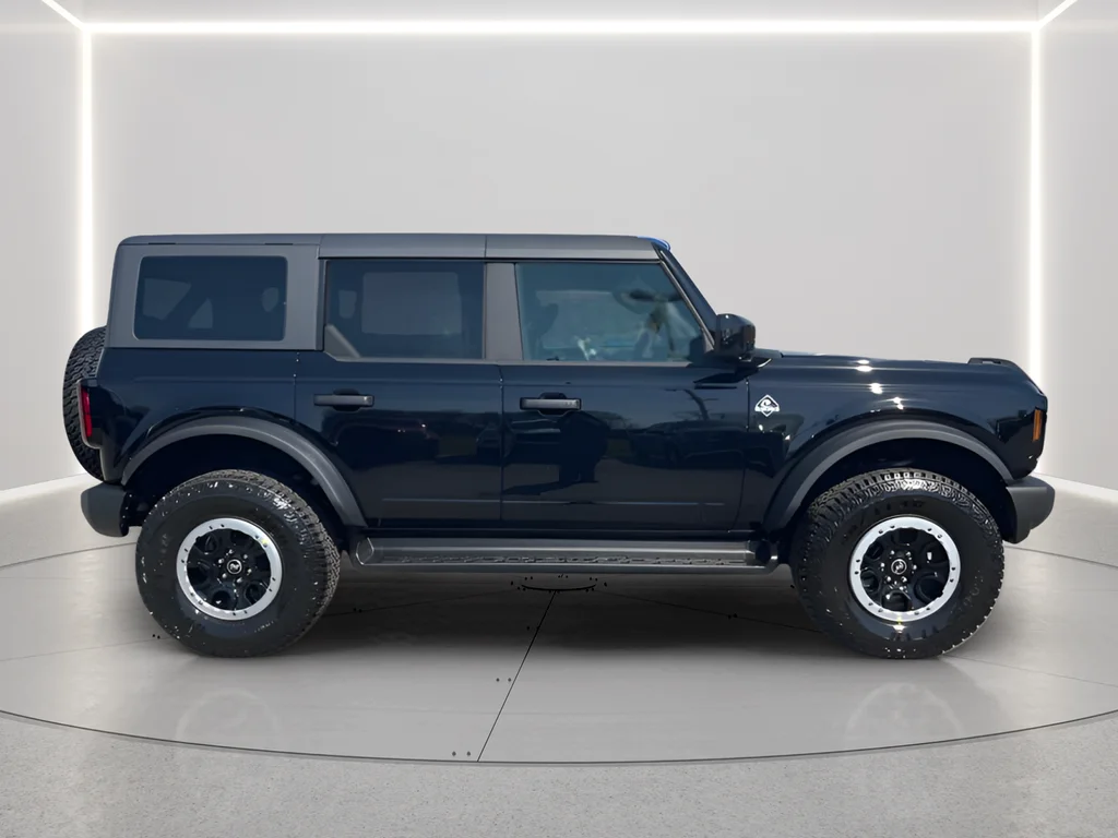 New 2026 Shadow Black Ford Outer Banks® image 4