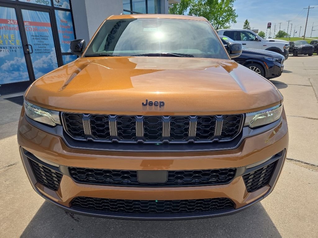 New 2026 Copper Shino Metallic Clear-Coat Exterior Paint Jeep Limited image 16