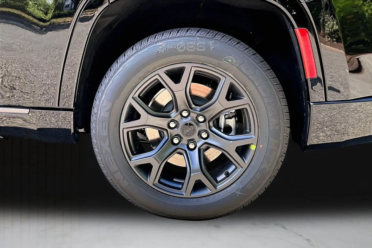 New 2026 High Gloss Black Exterior Paint Jeep Limited Altitude image 36