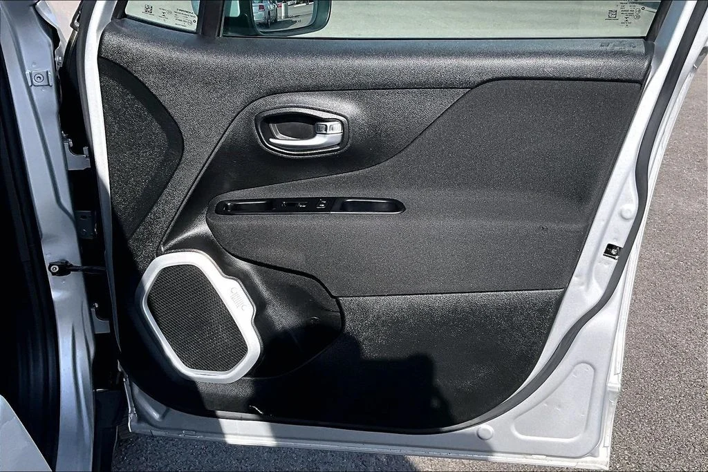 Used 2021 Silver Jeep Latitude image 23