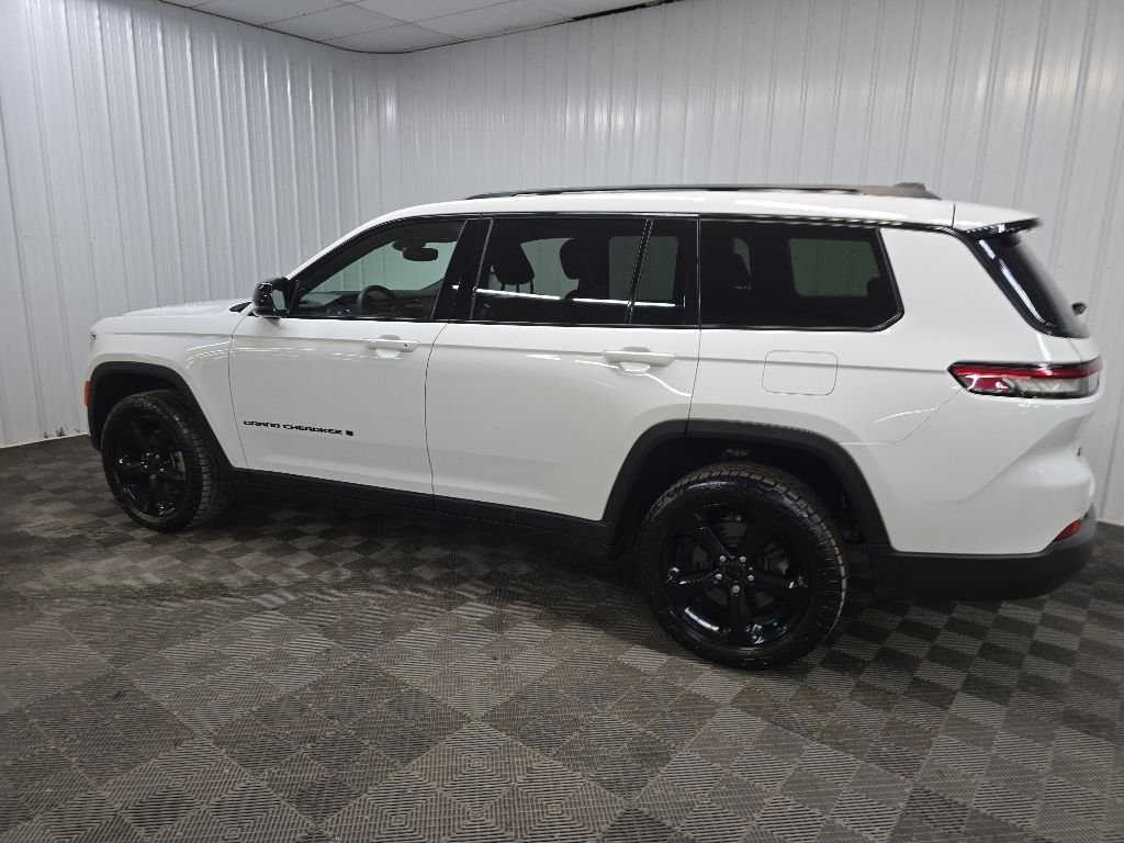 Used 2023 Bright White Clearcoat Jeep Altitude image 4