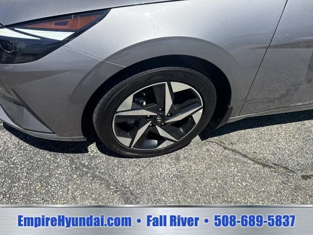 Used 2023  Hyundai SEL image 10