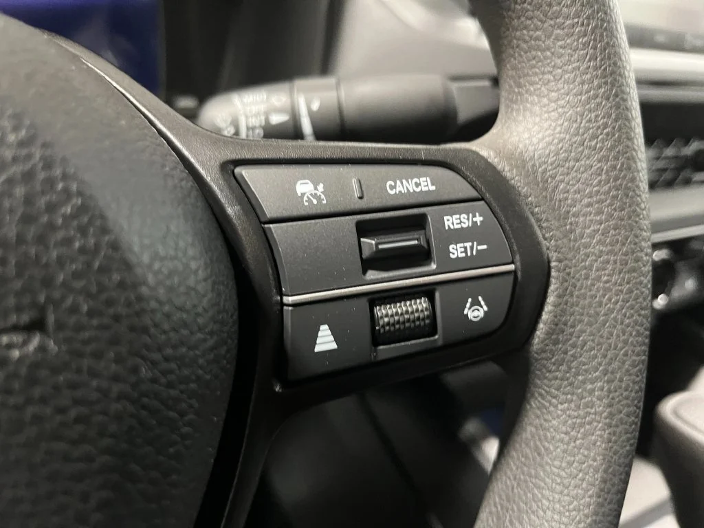 Used 2025  Honda SE image 21