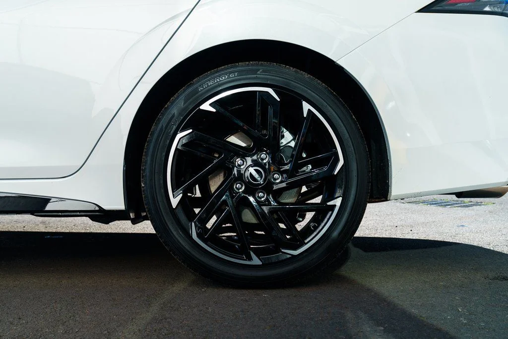 New 2026 Aspen White TriCoat / Super Black Two-tone Nissan SR image 7
