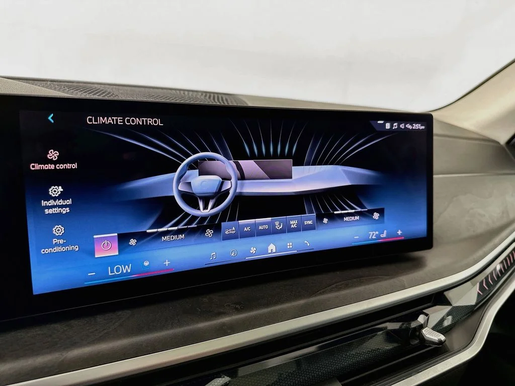 Used 2025 White Metallic BMW xDrive40i image 20