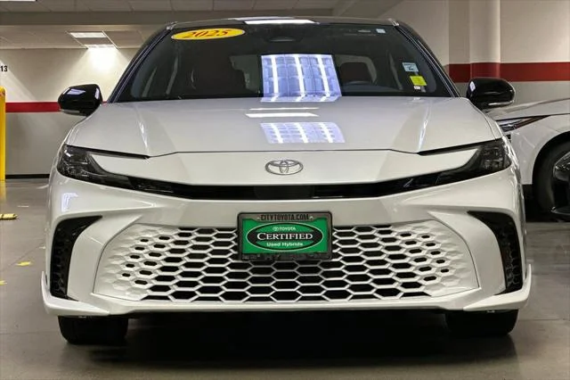 Certified Used 2025 MID BLK/WIND CHILL Toyota  image 9