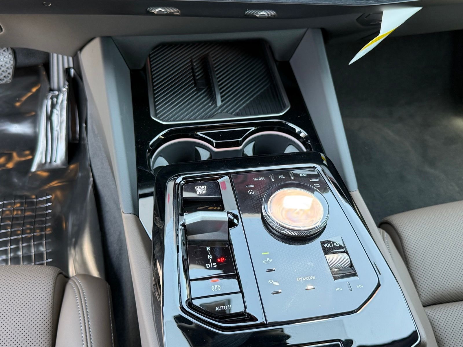 New 2027 Mineral White Metallic BMW 530i xDrive image 27