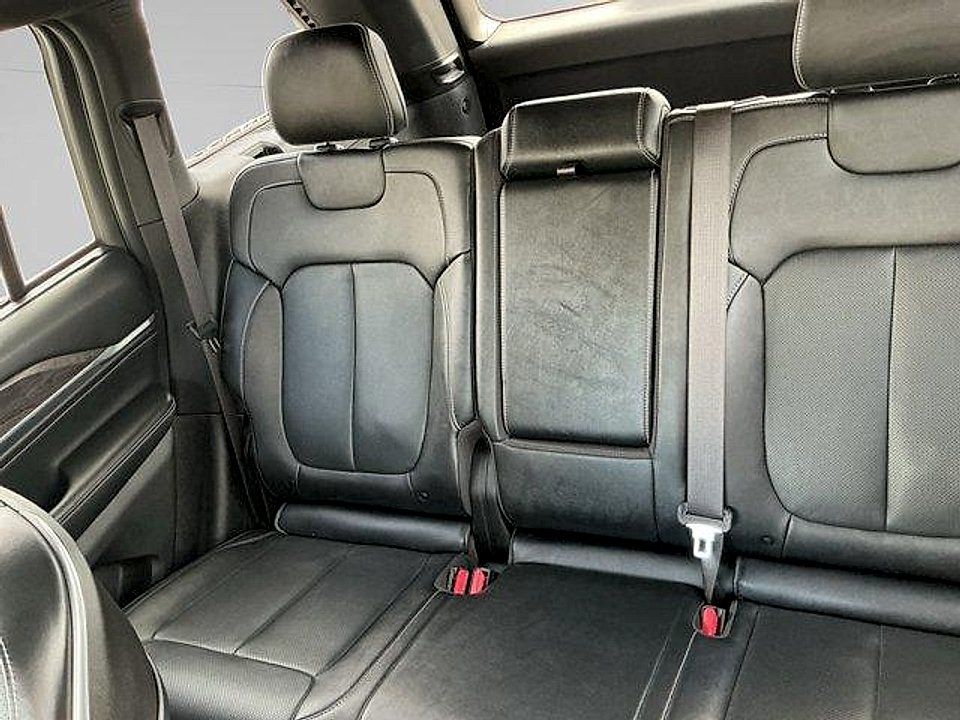 Used 2023 Baltic Gray Clearcoat Metallic Jeep Overland 4x4 image 13