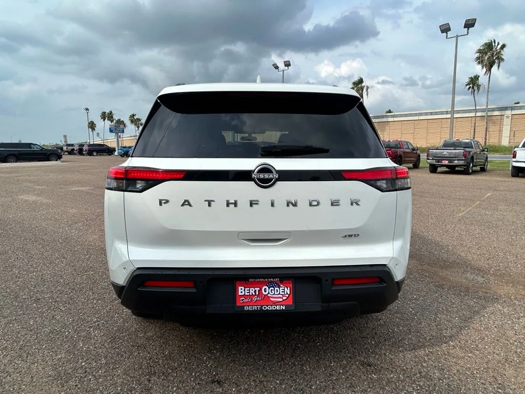 Used 2025 White Nissan SV image 5