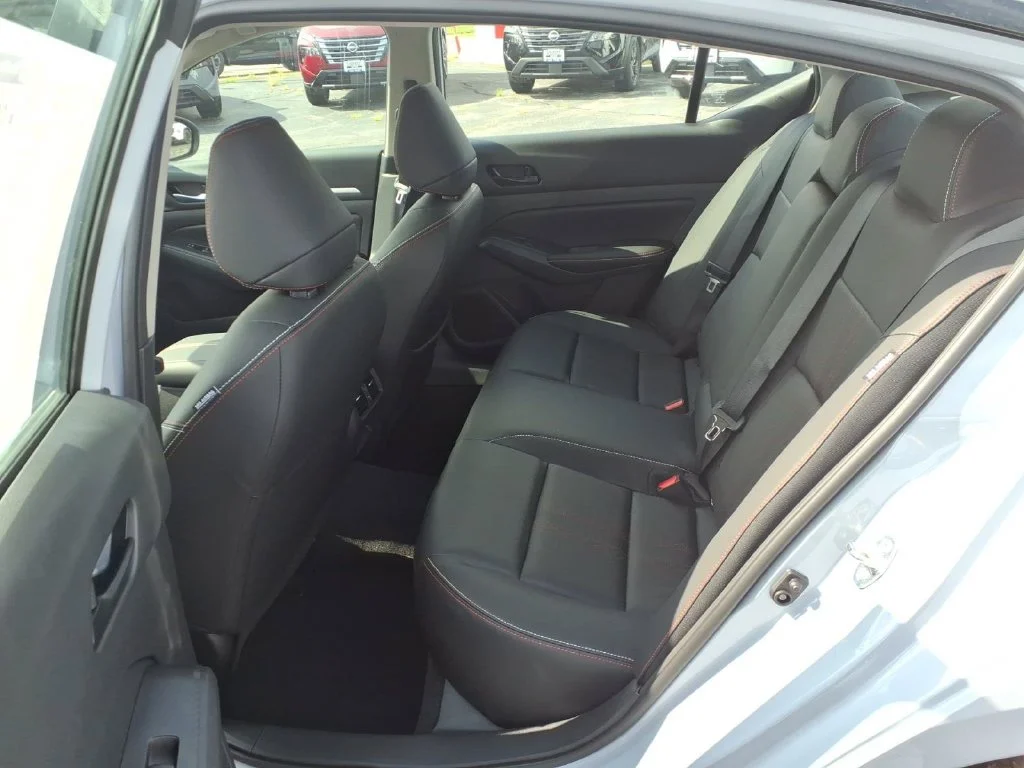 New 2026 Gray Sky Pearl / Super Black Two-tone Nissan SR image 6