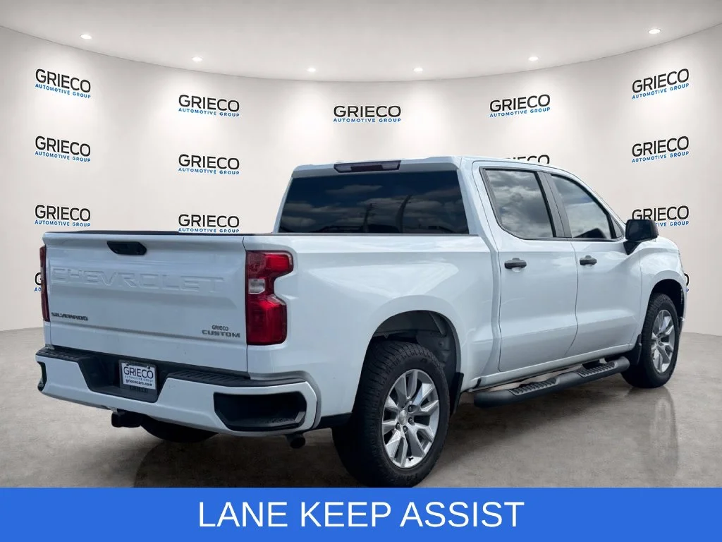 Used 2022 White Chevrolet Custom image 7
