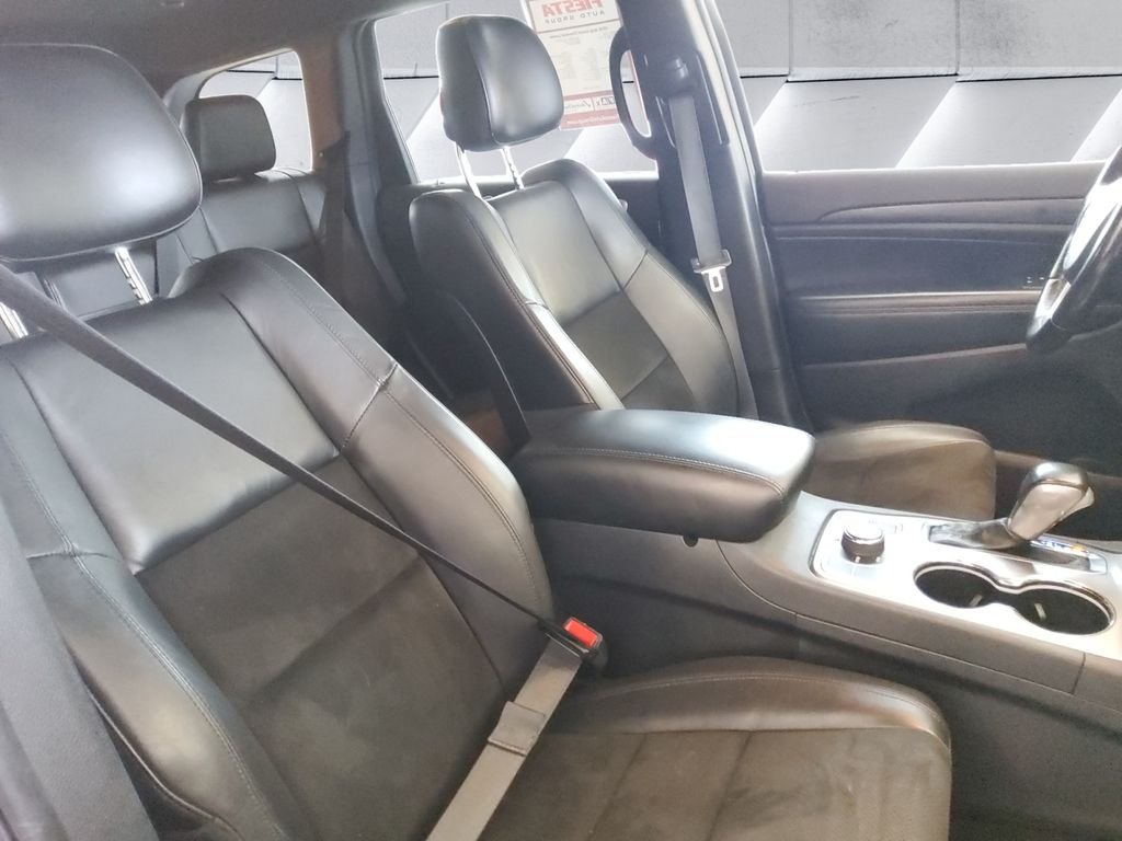 Used 2020 White Jeep Laredo image 14