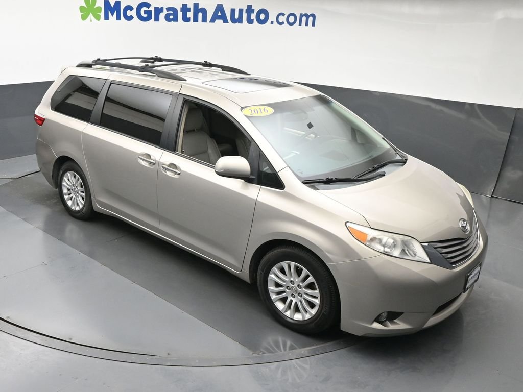 Used 2016  Toyota XLE Premium image 3