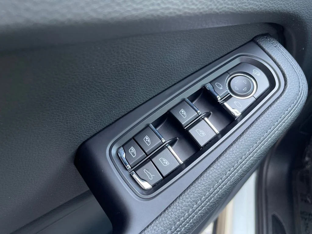 Used 2023 White Porsche Base image 13