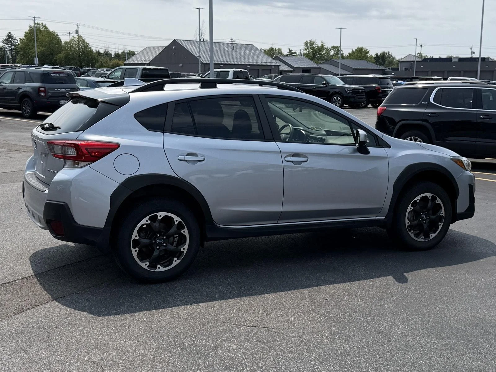 Used 2023 Ice Silver Metallic Subaru Premium image 5