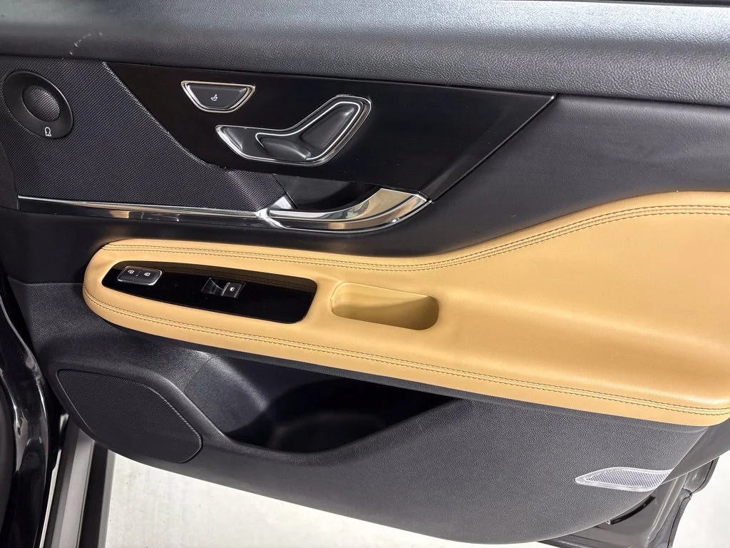 Used 2020 Black Lincoln Reserve image 15