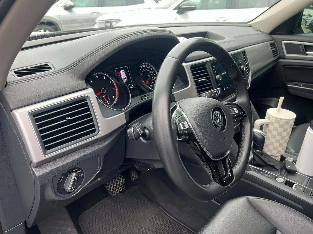 Used 2019 Gray Volkswagen 2.0T SE image 9