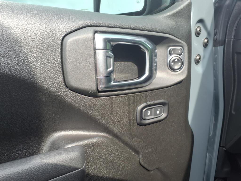 New 2025 Anvil Clear-Coat Exterior Paint Jeep Sport S image 5