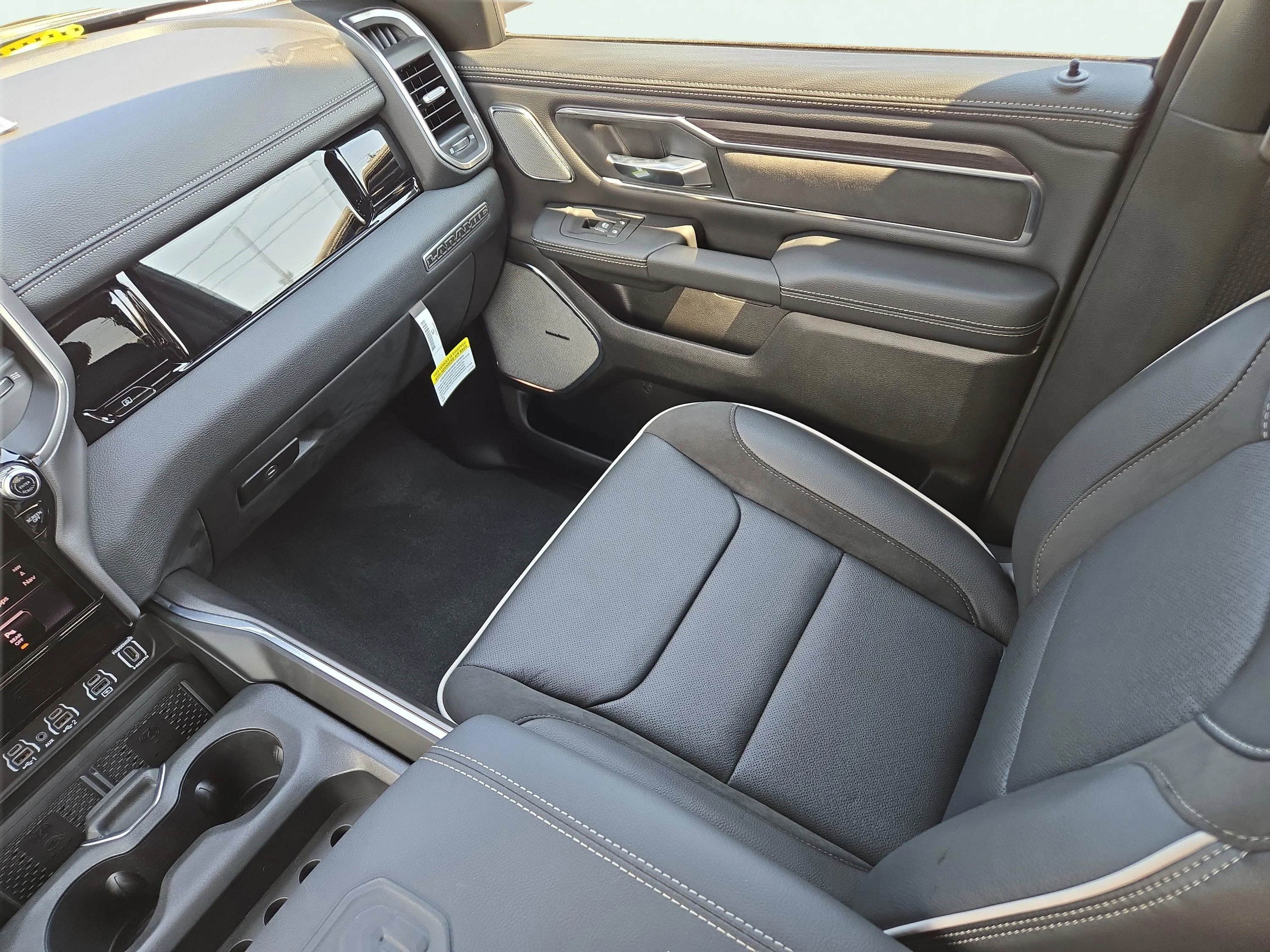 2026 RAM 1500 Laramie - Photo 20