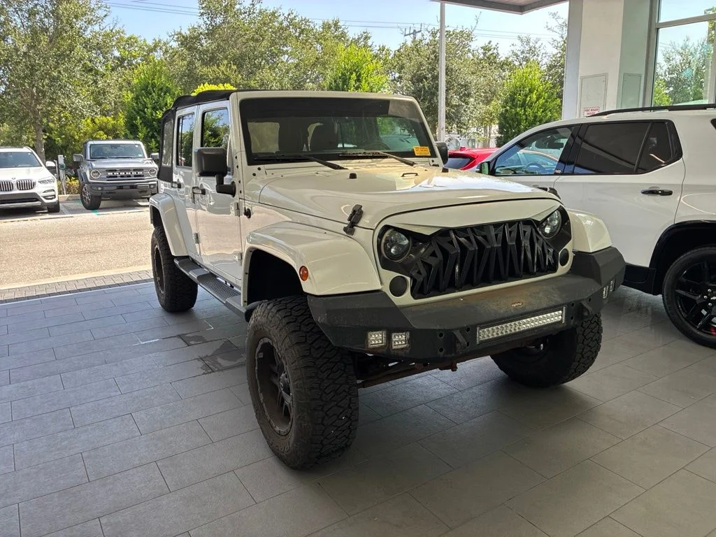 Used 2016 White Jeep Unlimited Sahara image 1