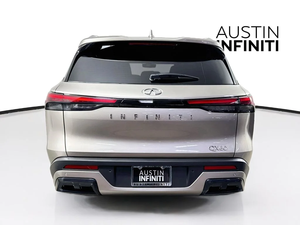 Certified Used 2024 Silver INFINITI LUXE image 9