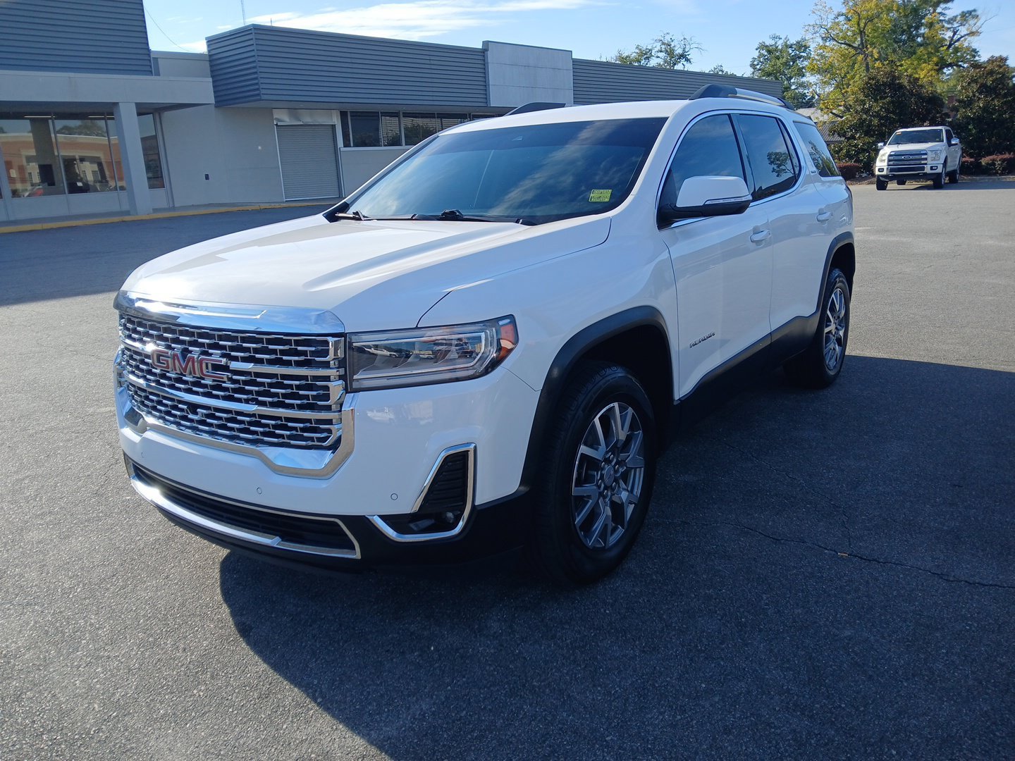 Used 2023 Summit White GMC SLT image 1