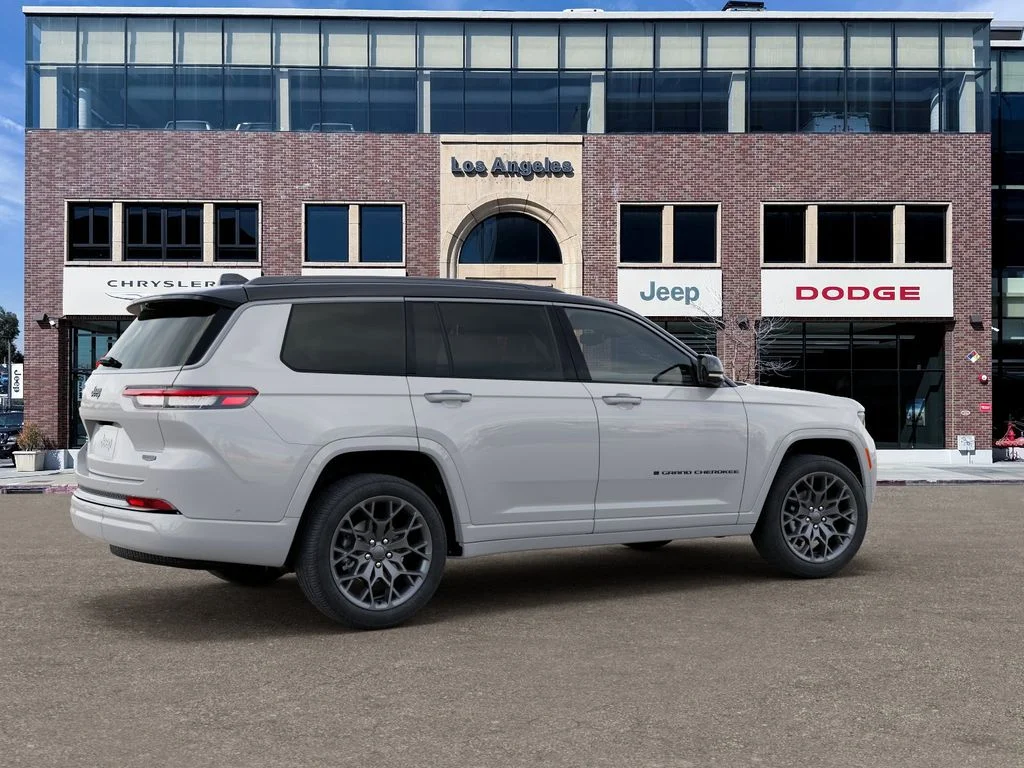 New 2026 White Jeep Summit image 4