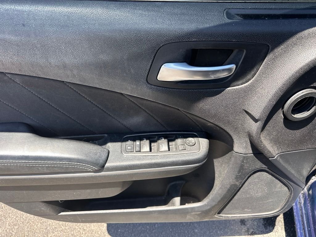 Used 2015 Blue Dodge SXT image 40