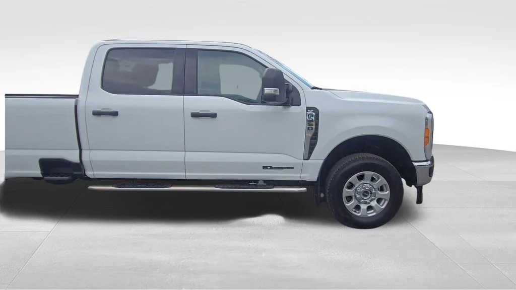 Used 2023 White Ford XLT image 9