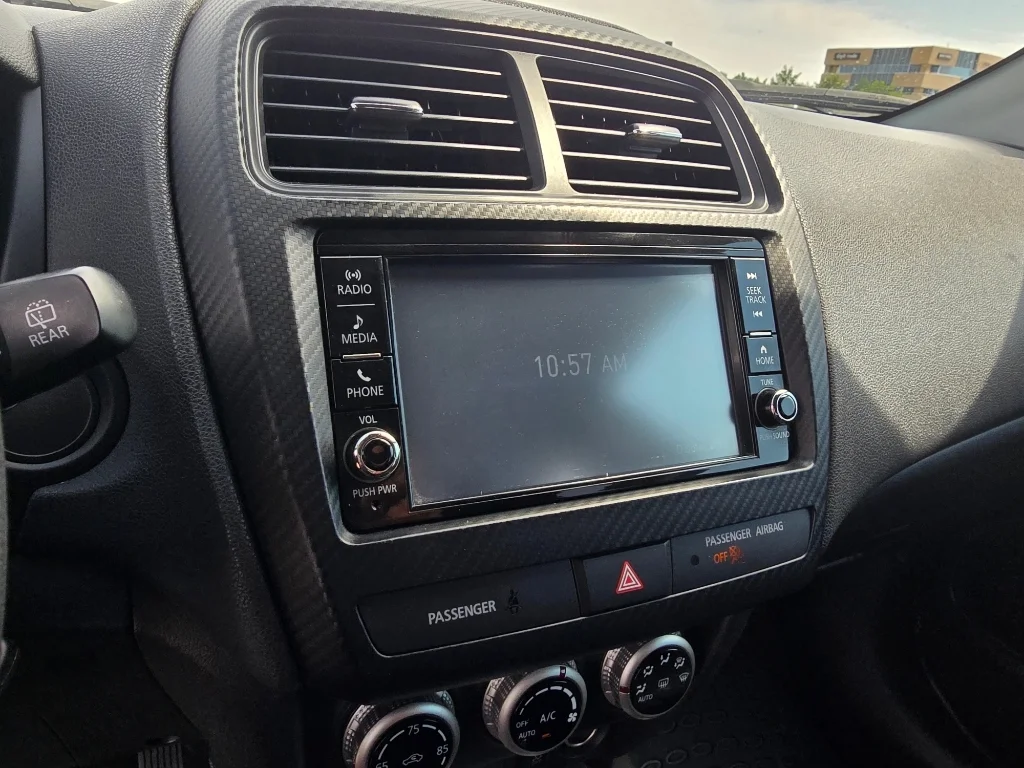Used 2021 Labrador Black Metallic Mitsubishi LE image 21