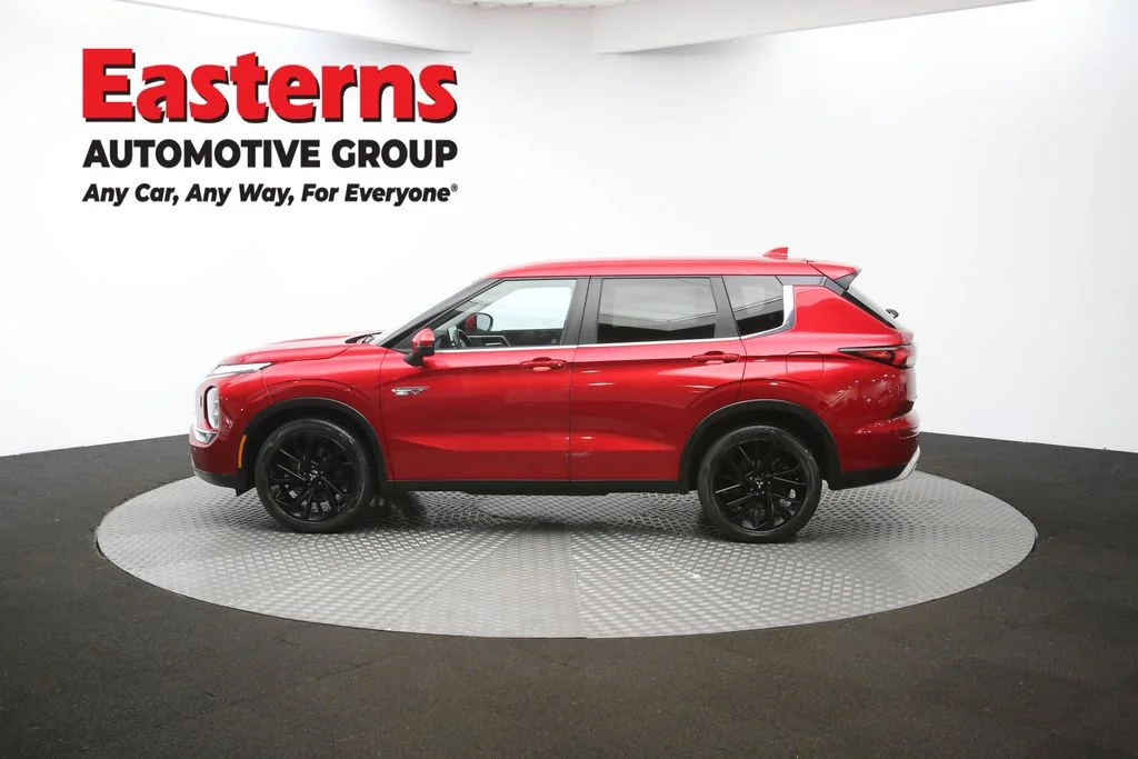 Used 2023 Red Mitsubishi SE image 59
