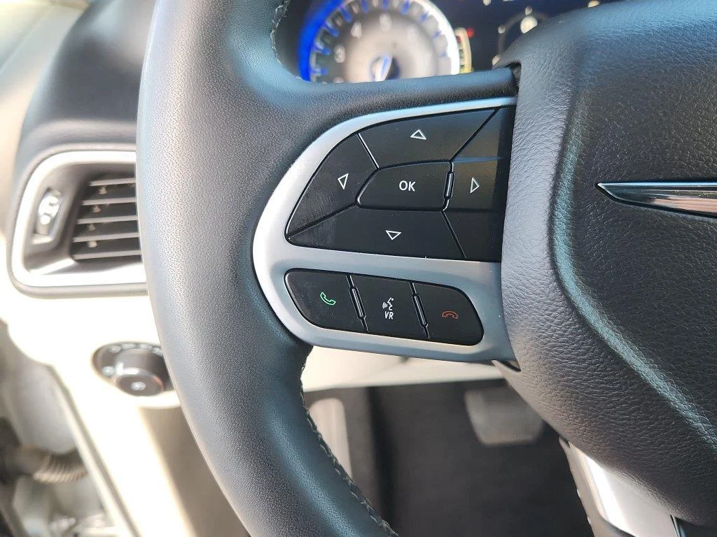 Used 2024 Silver Mist Clearcoat Chrysler Touring L image 20