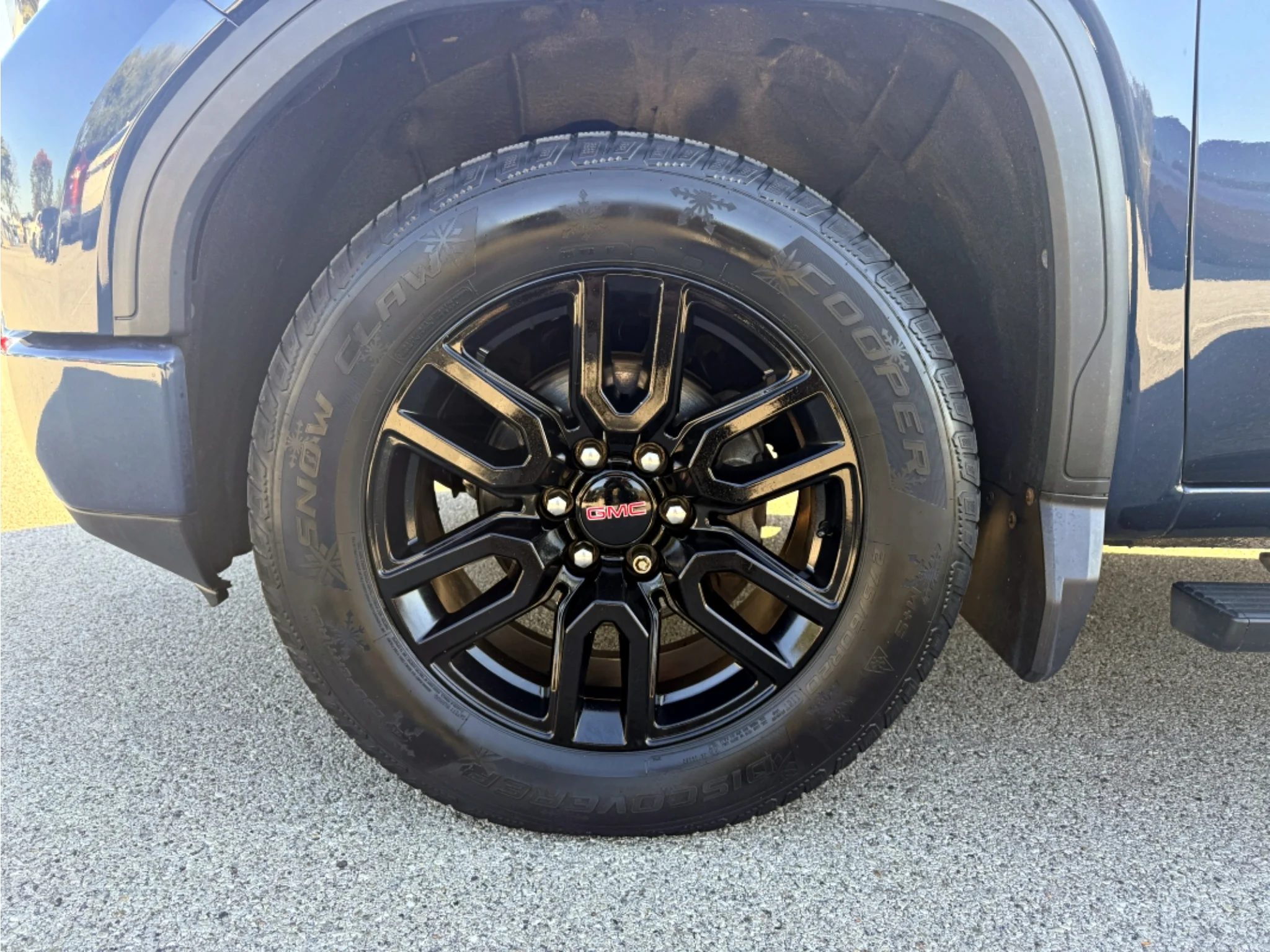 Used 2022 Pacific Blue Metallic GMC Elevation image 17