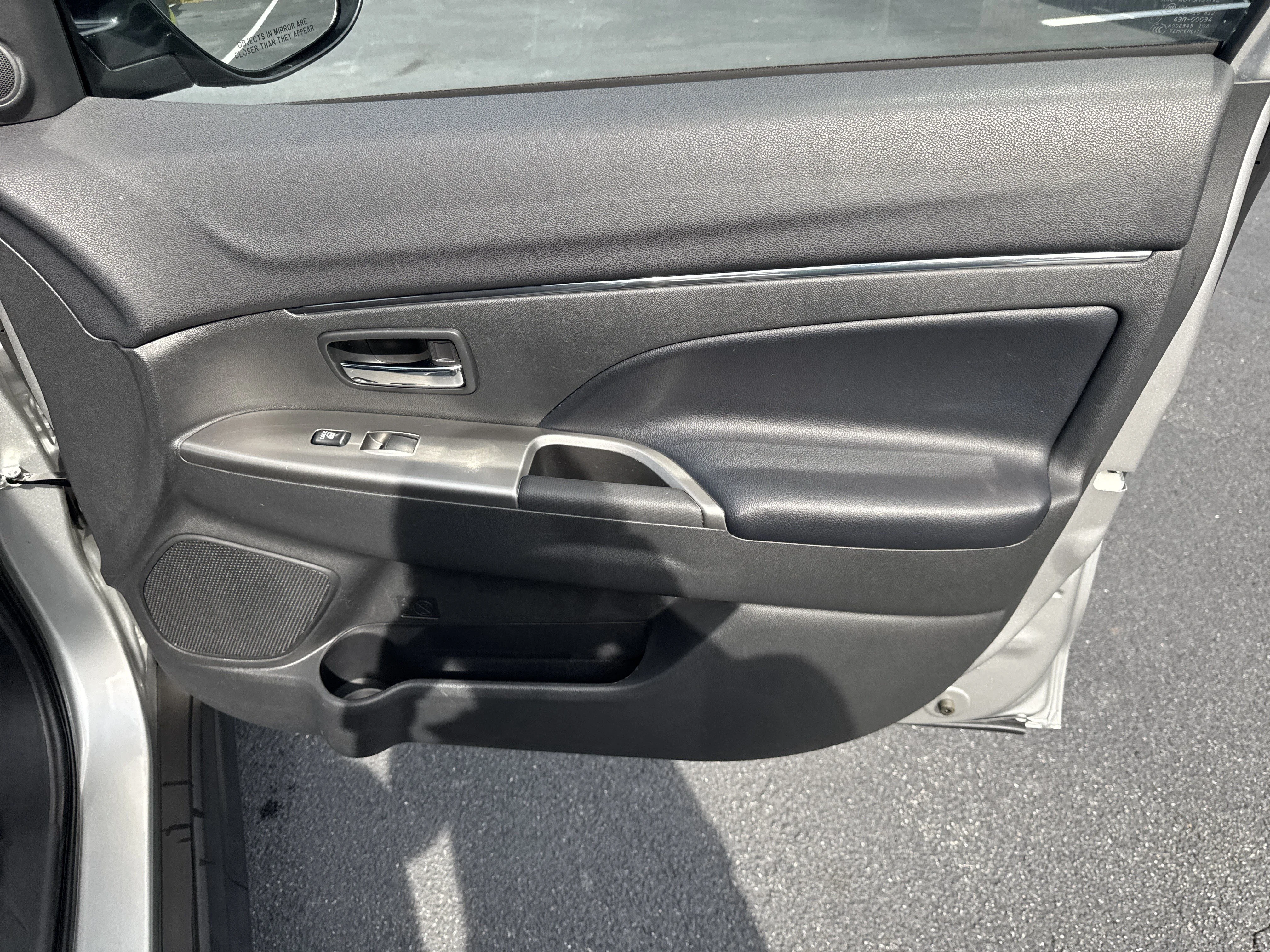 Used 2025  Mitsubishi 2.0 ES image 35