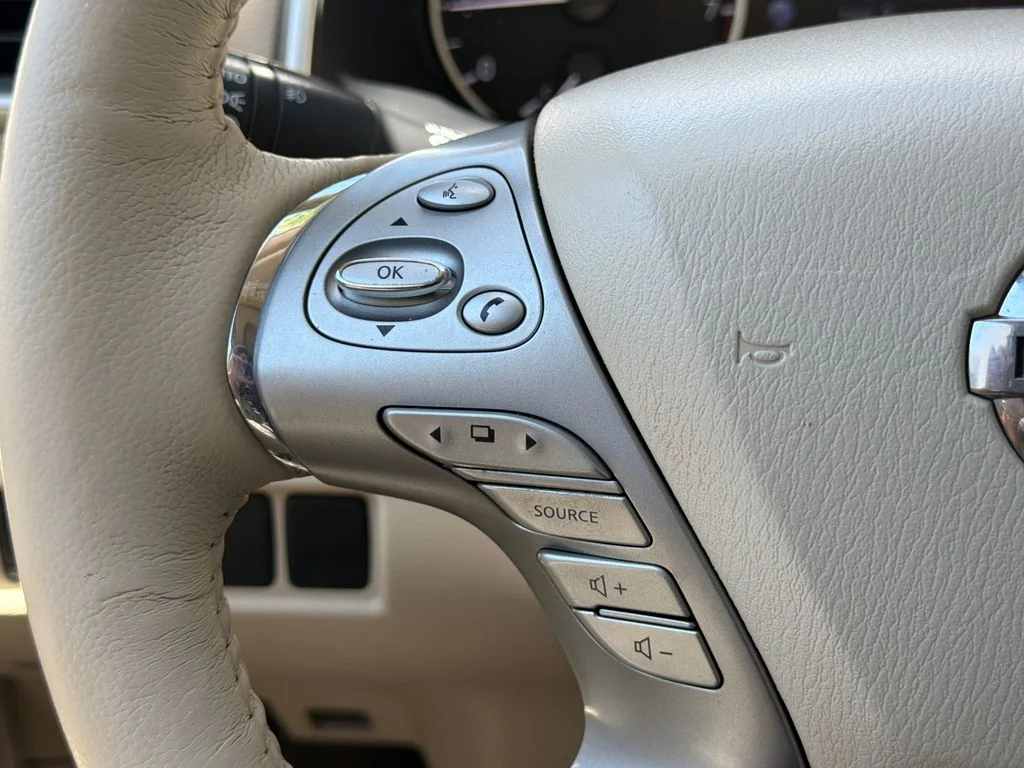 Used 2018 Pearl White Nissan SL image 22