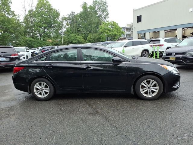Used 2013 Black Hyundai GLS image 9