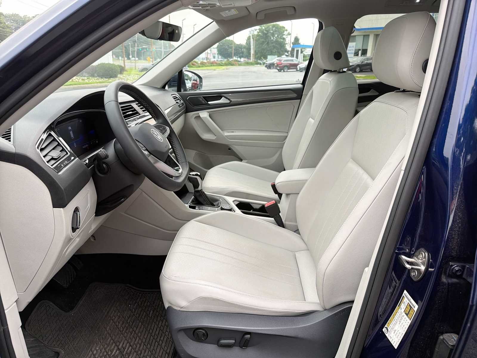 Used 2022 Atlantic Blue Metallic Volkswagen SE image 11