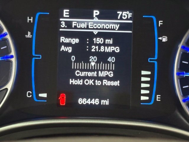 Used 2017 Red Chrysler Touring L image 31