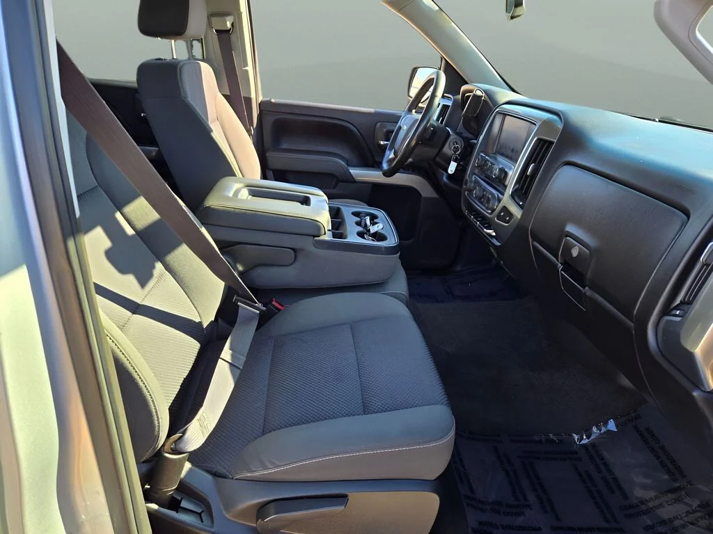 Used 2017 Silver Chevrolet LT image 7