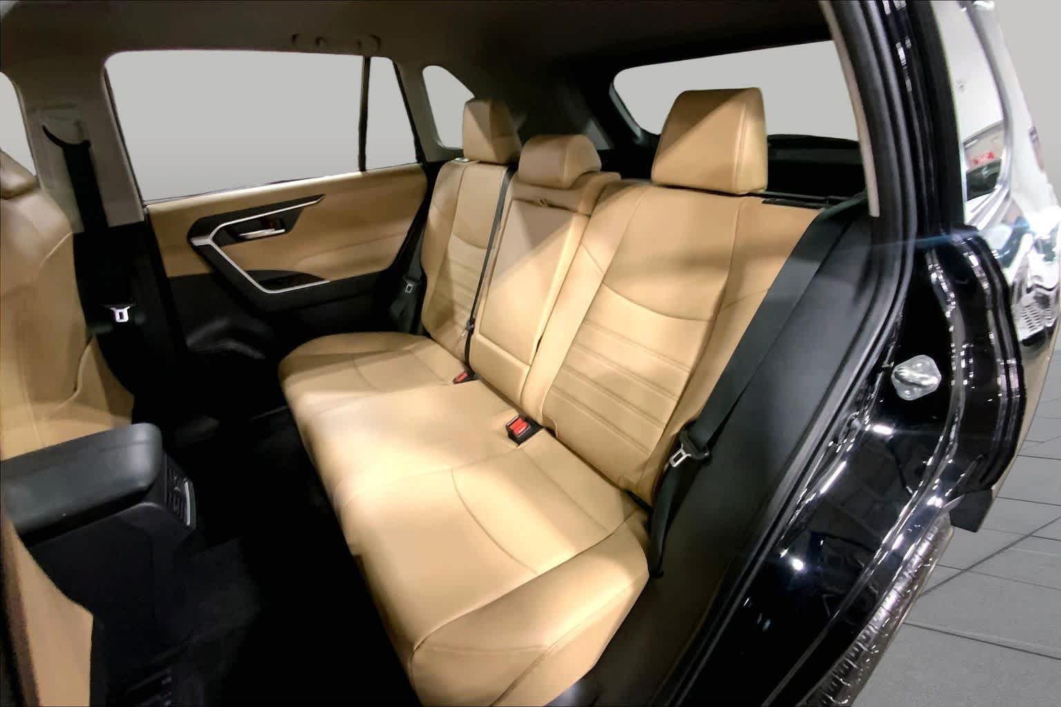 Used 2023 Midnight Black Metallic Toyota XLE Premium image 21