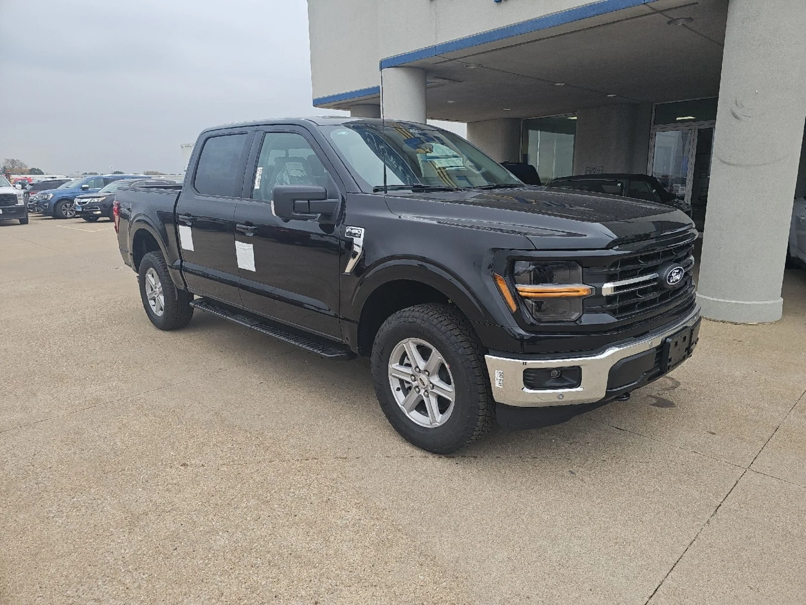 New 2026 Agate Black Metallic Ford XLT image 2