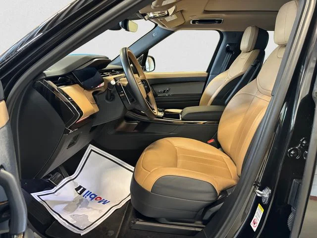 Used 2023 Black Land Rover SE Dynamic image 10