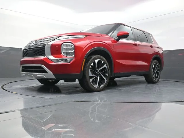 Used 2024  Mitsubishi SE image 33