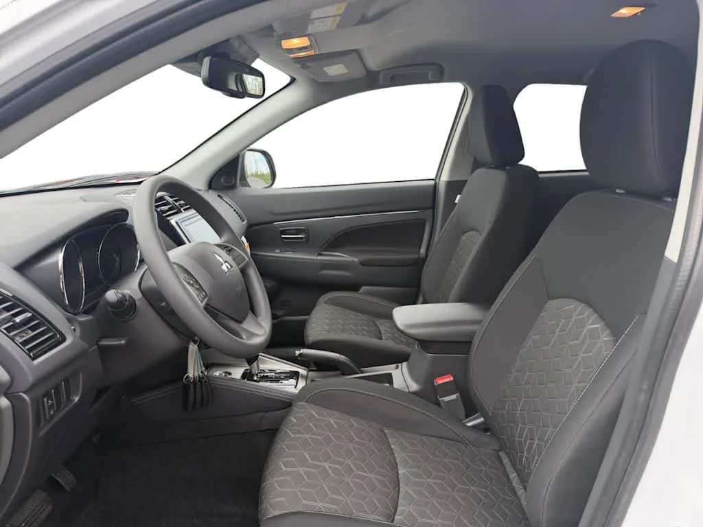 New 2026 White Diamond Mitsubishi ES image 10