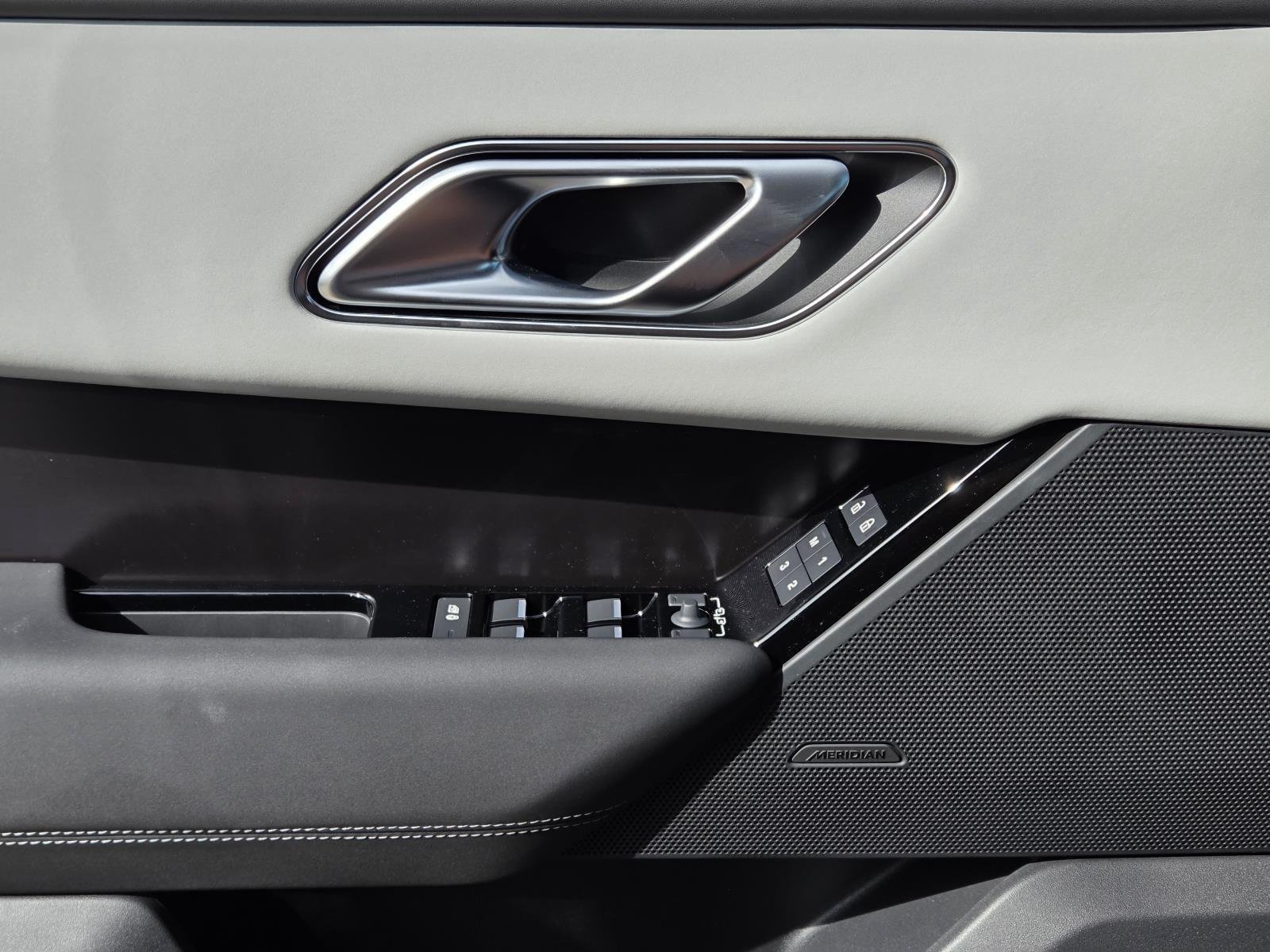 New 2026 Arroios Grey Land Rover Belgravia Edition image 29