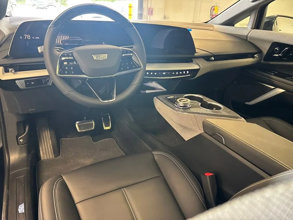 2025 Cadillac OPTIQ Sport 1 - Photo 33