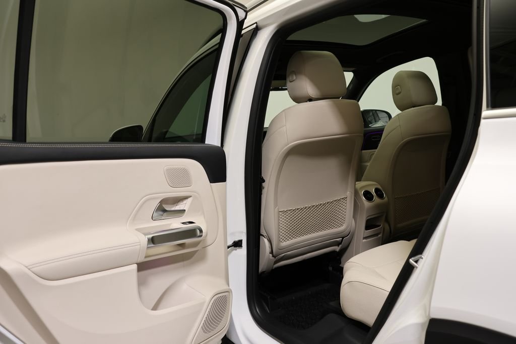 Used 2026 Night Black Mercedes-Benz GLB 250 image 43